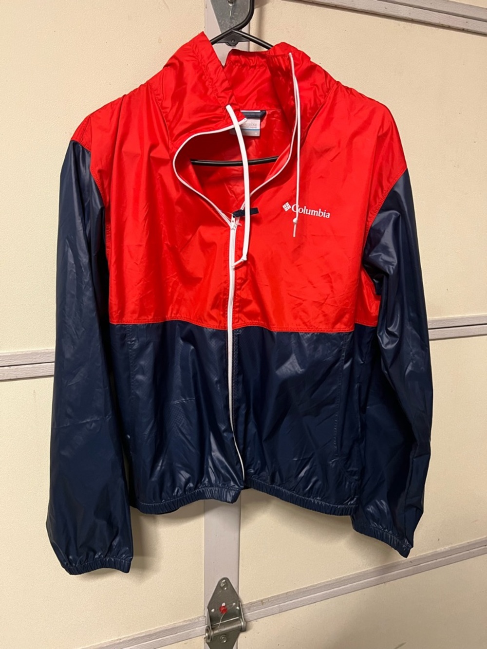 Columbia women Red and Navy Colorblock Packable Windbreaker